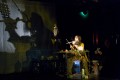Fred live dans Musique d’eau et de ouaouarons, présenté au Musée de la Civilisation. Spectacle d’improvisations d’ombres et musique, mis en scène par lui même. 2008 - Crédit photo Idra Labrie